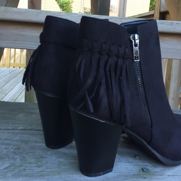 ā¢Fringe Ankle Booties⢠- Picture 3 of 4