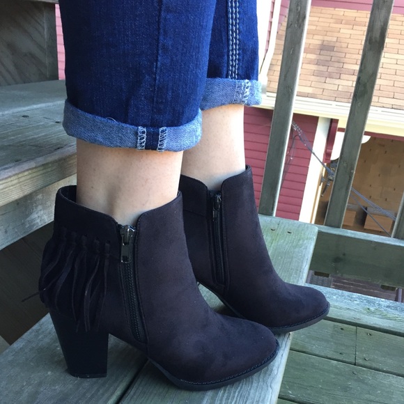 ā¢Fringe Ankle Booties⢠- Picture 4 of 4