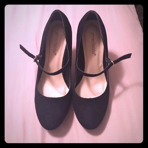 Black heels. Like New! Size 7