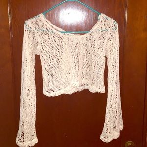 knitted, long-sleeved cropped shirt.