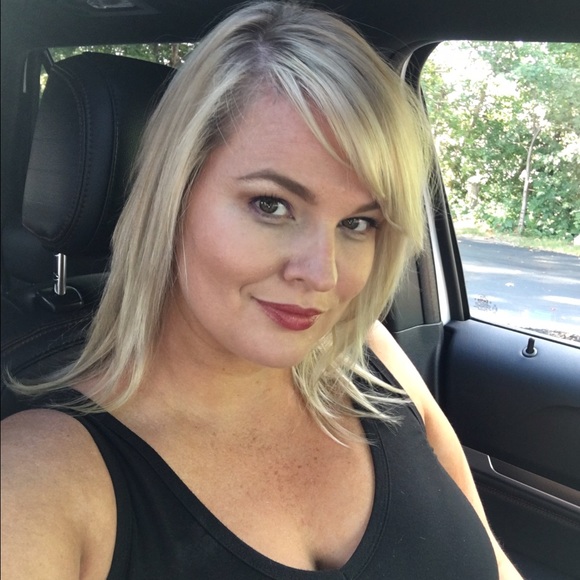 Meet your Posher, Vickie - Picture 1 of 1