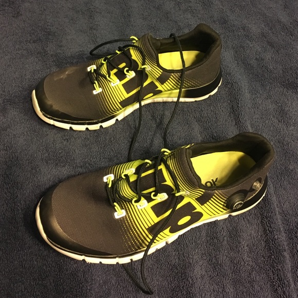 Tennis shoes