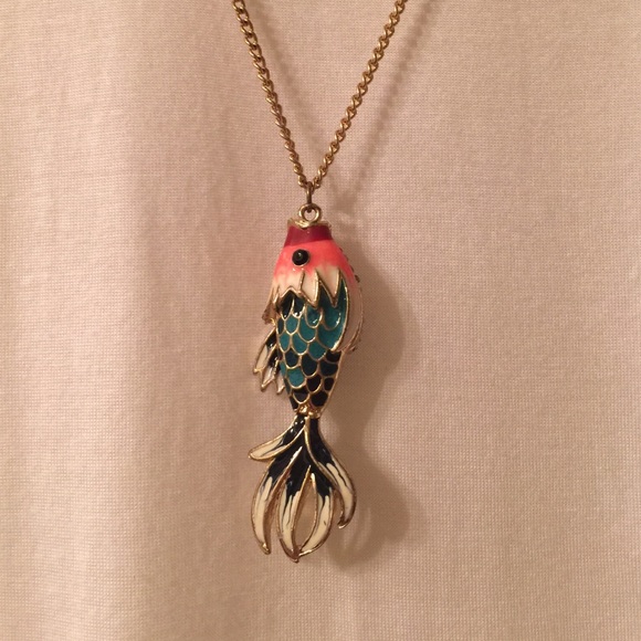 Two fashion jewelry necklaces