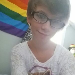 Meet your Posher, Kira