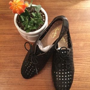NWOT Seychelles lace up oxfords