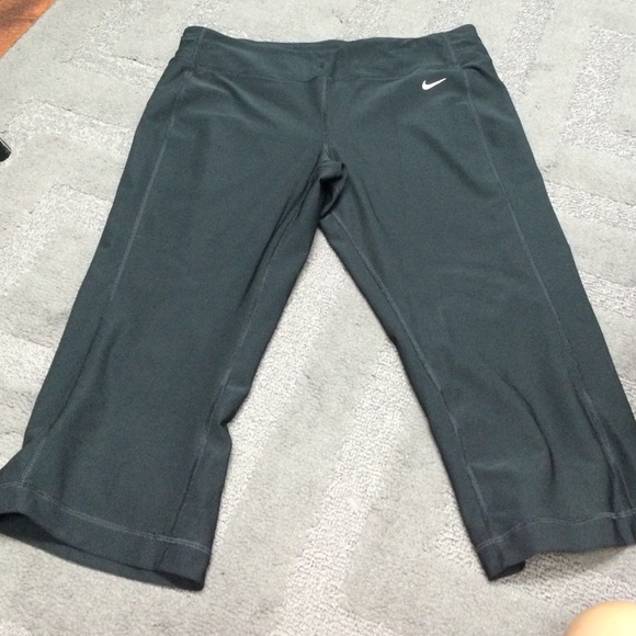 Nike dri fit capris