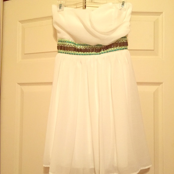 FINAL SALE. Strapless white dress with beading