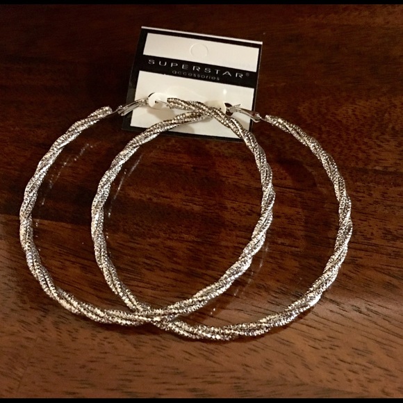 🎉SALE!🎉BUNDLE! 2 Large Hoop Earrings✨ - Picture 2 of 3
