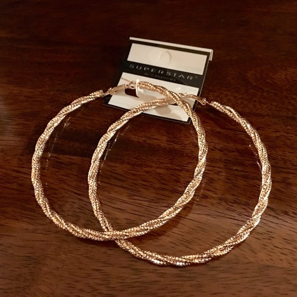 🎉SALE!🎉BUNDLE! 2 Large Hoop Earrings✨ - Picture 3 of 3