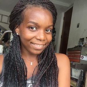 Meet your Posher, Alexis