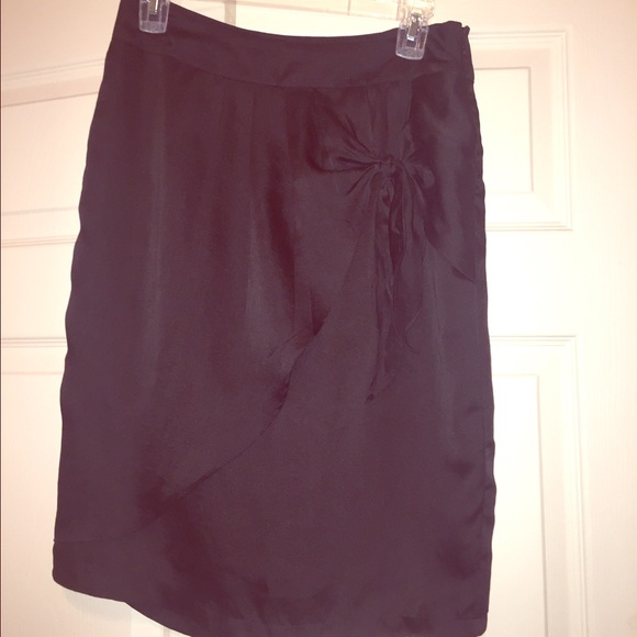 Black soft pencil skirt with side accent