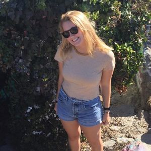 Meet your Posher, Amelia