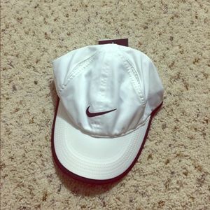 Nike dri-fit featherlight cap