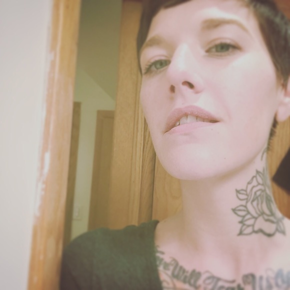 Meet your Posher, Michelle - Picture 2 of 2