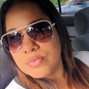 Meet your Posher, Nora