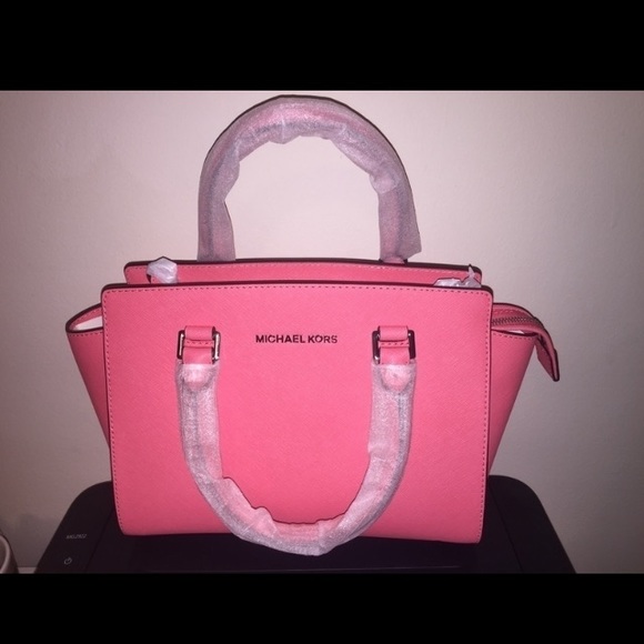 Michael Kors purse - Picture 1 of 4