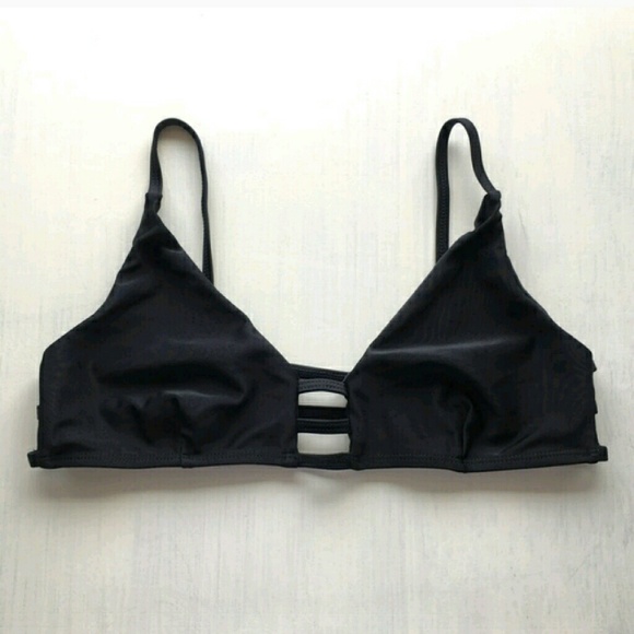 😀Flash Sale😀NWT Strappy Brazilian Bikini Top