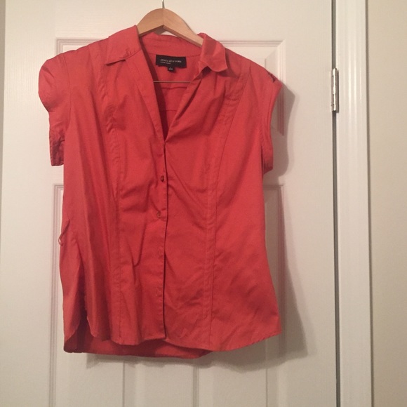 Short sleeve melon colored top.