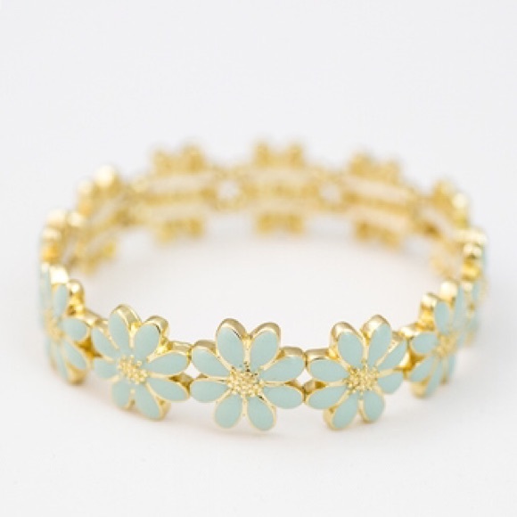 Sweet Daisies Bracelet in Baby Blue - Picture 1 of 2