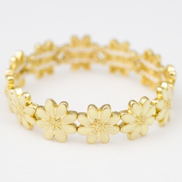 Sweet Daisies Bracelet in Cream - Picture 1 of 2