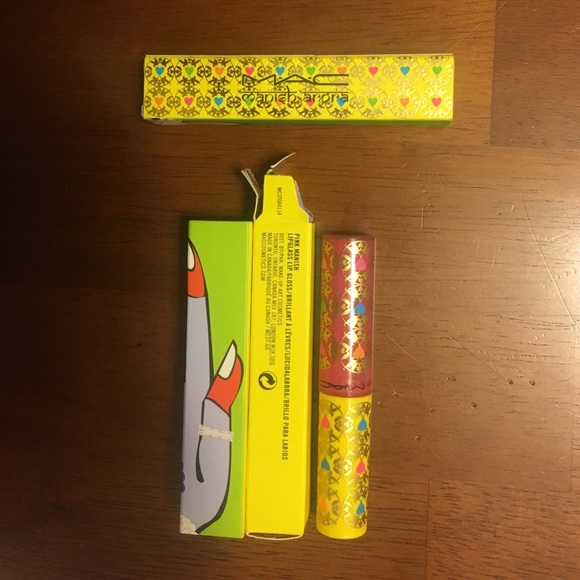 MAC Pink Manish Lip Gloss