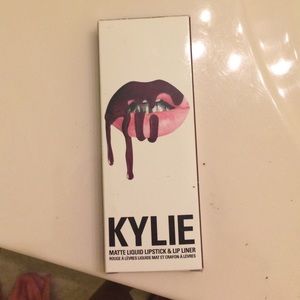 Kylie Lip Kit- Kourt K