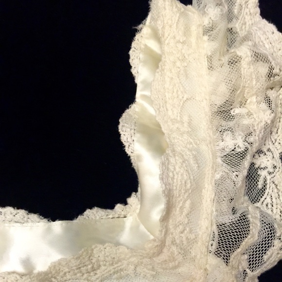 🌺gifted🌺 beautiful lace blouse sexy 🎀 - Picture 2 of 4