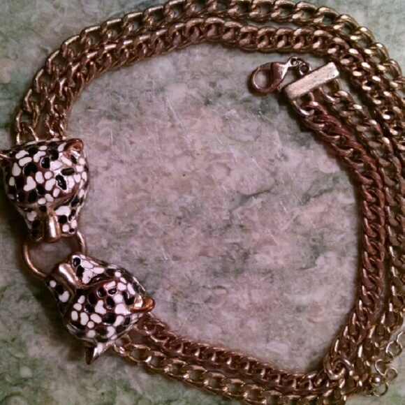 Leopard heads necklace