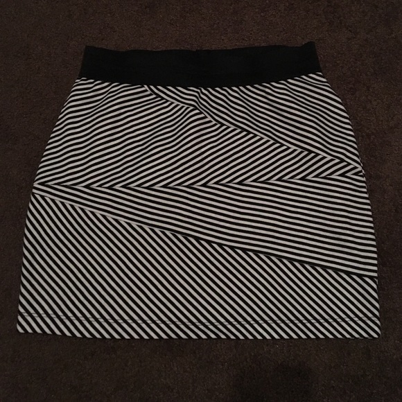 Zig Zag striped Mini Skirt