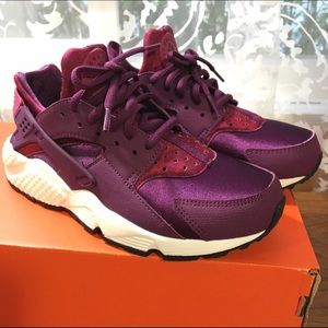 Nike Huarache Mulberry size 6