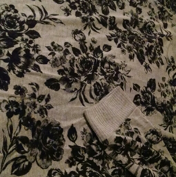 Floral grey sweater - Picture 2 of 2