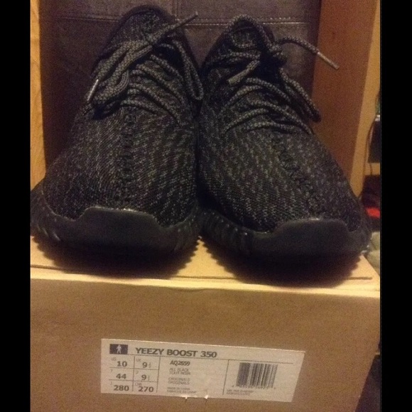 Black yeezys boost 350