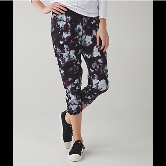 lululemon athletica Pants - Lululemon tranquil crop