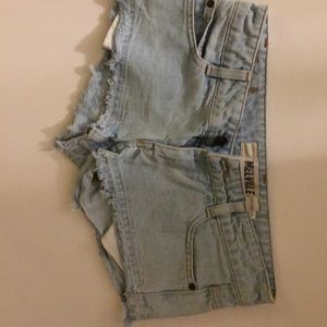 BRANDY MELVILLE Cut-off Shorts