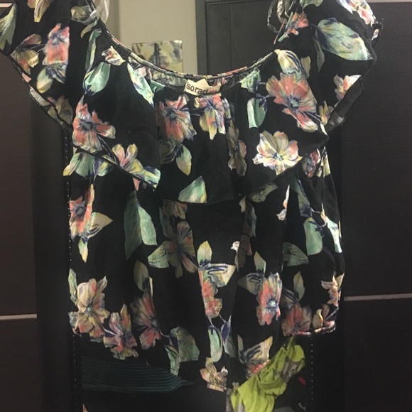 Black with flowers crop top - Picture 1 of 3