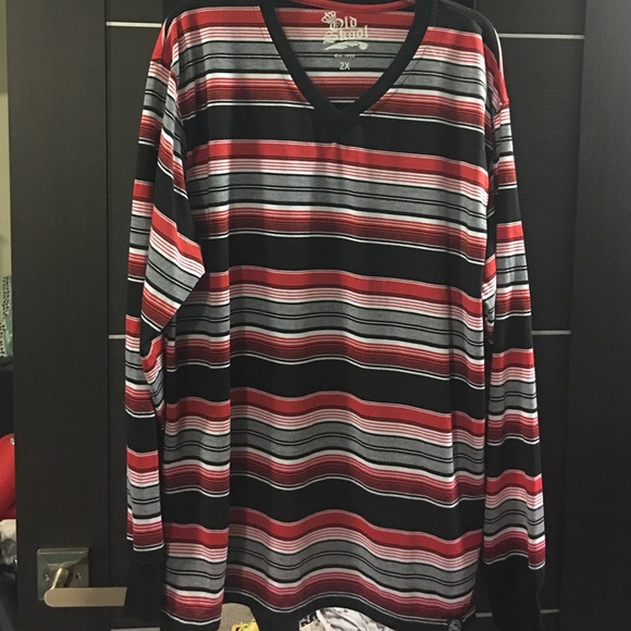 Long sleeve black red and white shirt