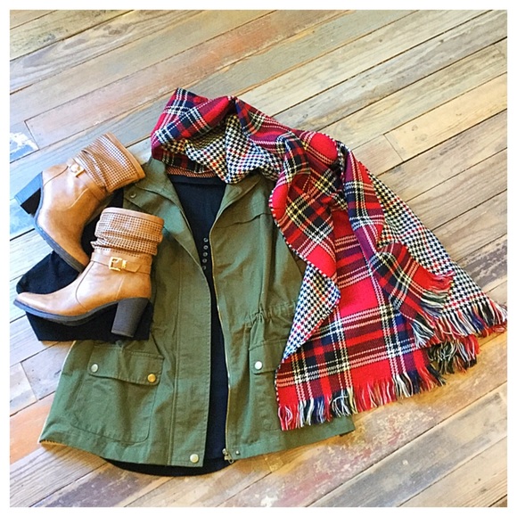 Accessories - Reversible red and navy blanket scarf