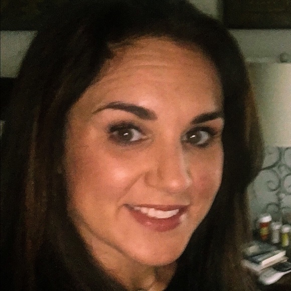 Meet your Posher, Caroline - Picture 1 of 1