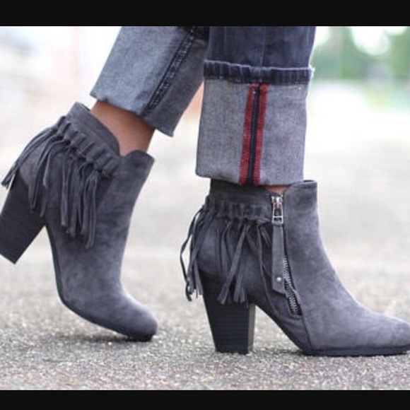 ❤️NEW❤️  BLACK ONLY Fringe Zip Block Fall Bootie - Picture 2 of 4