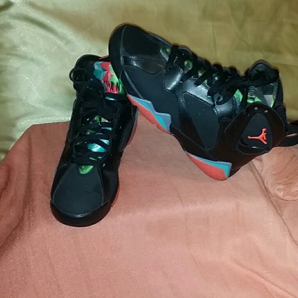 Jordan retro 7y can fit a women's 9