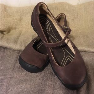 Keen Mary Janes size 5 1/2.