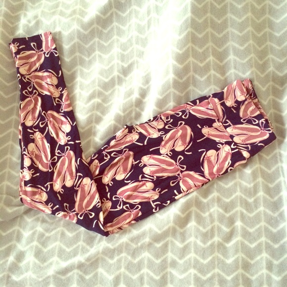 🎀 BNWT LulaRoe OS Leggings 🎀