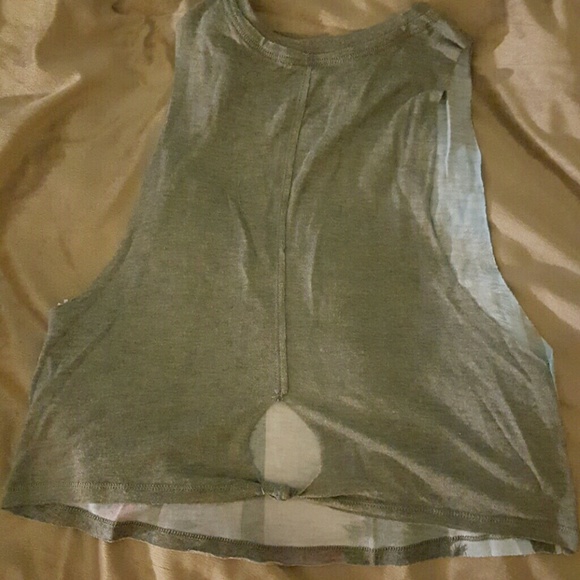 Aeropostale Cropped Paradise Cut off Sleeve Top - Picture 2 of 2