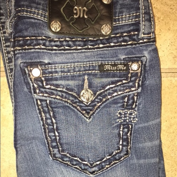 Buckle Miss Me Jeans - Picture 2 of 2