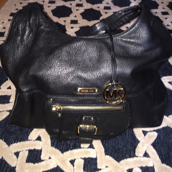 Michael Kors Handbags - Michael Kors Leather HoBo