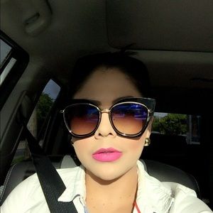 Meet your Posher, Carla