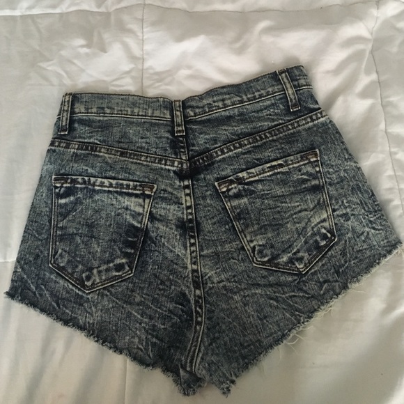 *NEW* High waisted shorts - Picture 3 of 4