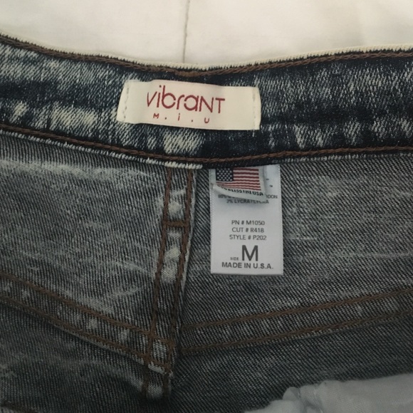 *NEW* High waisted shorts - Picture 4 of 4