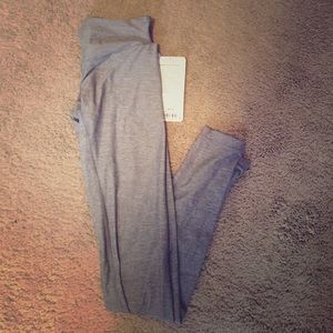 *Sold on M* Lululemon Gray Wunder Under Pant III
