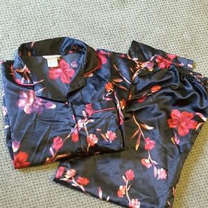 2-piece long sleeve pajama set